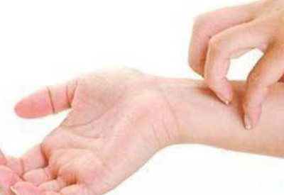 长期皮肤干燥可能是缺乏这些元素导致的 长期皮肤干燥可能是缺乏这些元素导致的